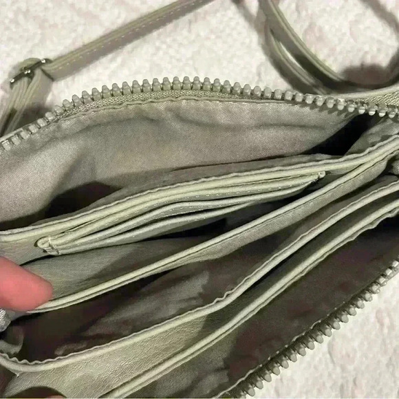 Minicci Silver Tone Metal Faux Gray Leather Crossbody Wallet Purse - Picture 4 of 5